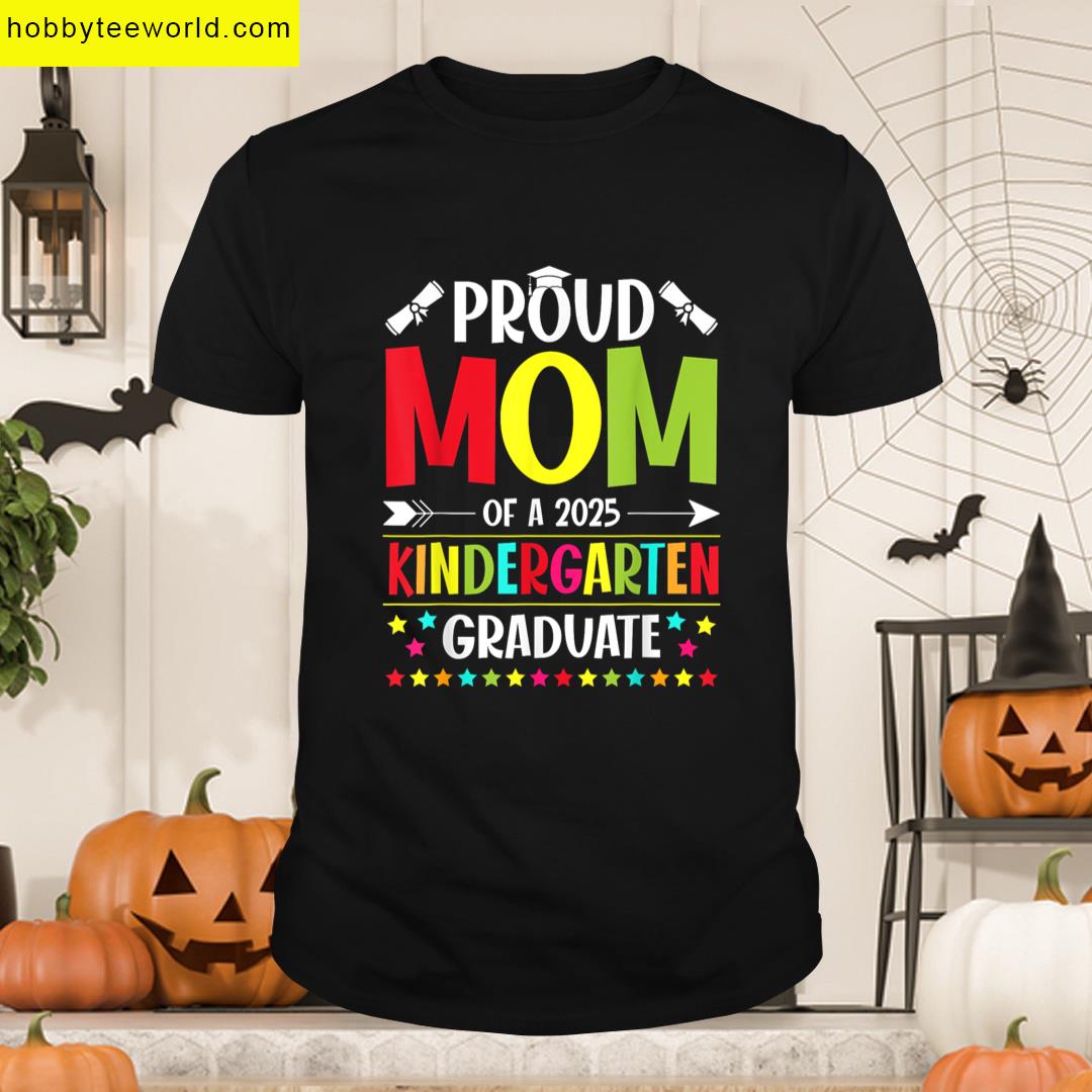 Proud Mom Of A Class Of 2025 Kindergarten Graduate Funny T-shirt